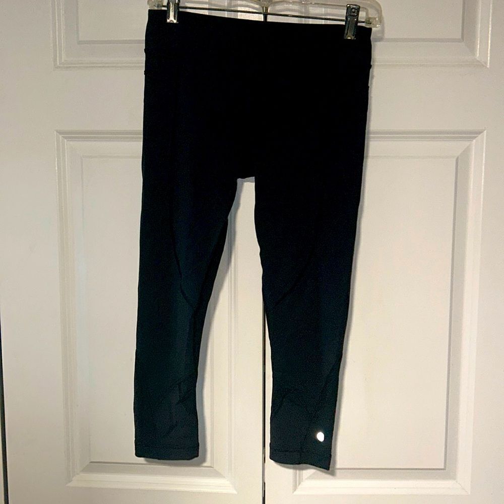 Lululemon size 6 workout pants